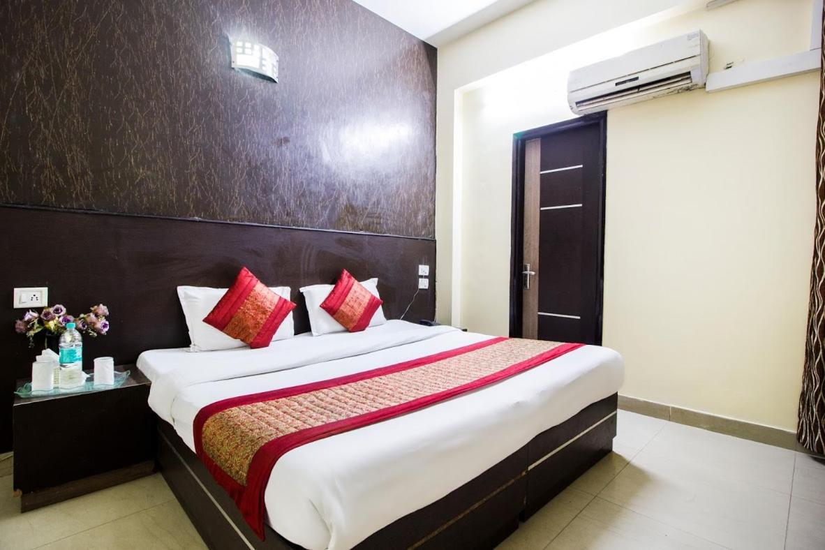 Oyo 9601 Hotel Sunshine Residency Castle Noida Kültér fotó